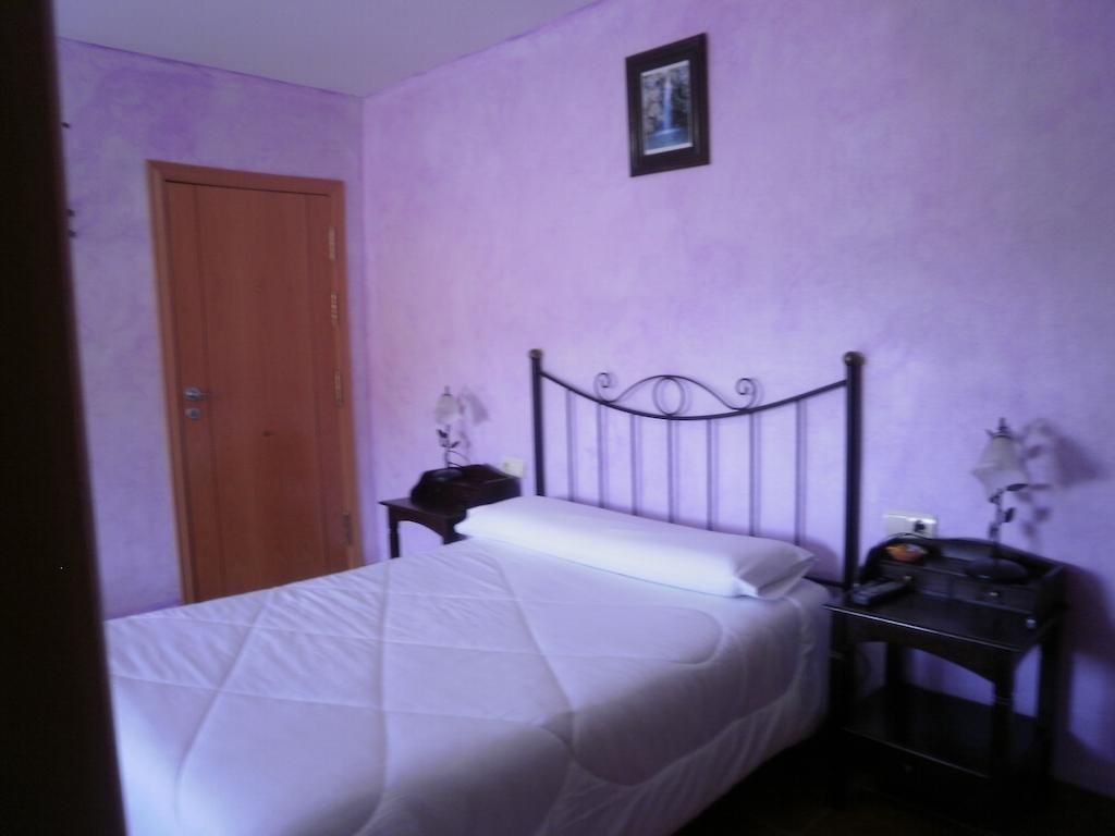 Hostal El Olmo カマレラ・デ・ラ・シエラ 部屋 写真